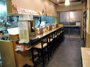 市川ウズマサ　カウンター６席のみ