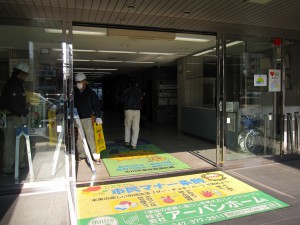 市川市役所　入り口